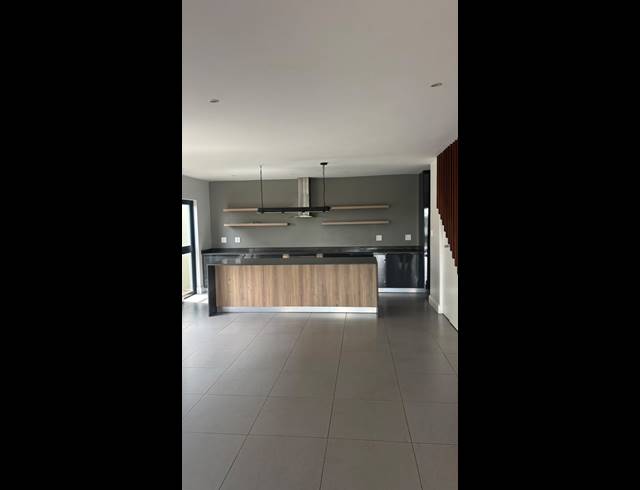 3 BEDROOM TOWNHOUSE FOR SALE IN PALM LAKES ESTATE